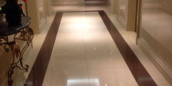 Hotel Crema Marfil Floor