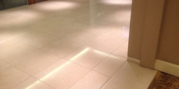 Hotel Crema Marfil Floor